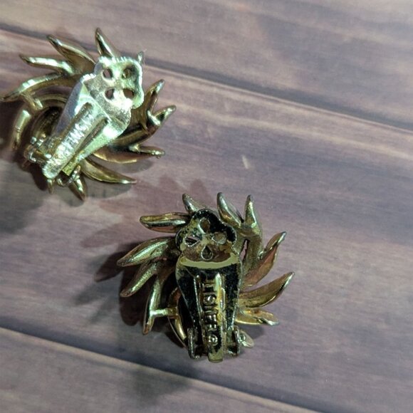 Gold-Tone Vintage Lisner Spiral Clip-On Earrings Black Center Retro Statement - Picture 5 of 6